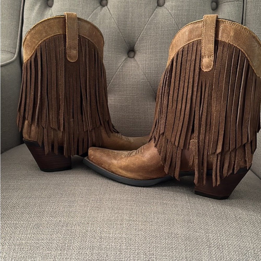 Ariat Cowgirl Boots - Picture 2 of 4